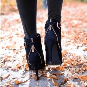 JS dyers 3 pair bundle. 2 size 7.5 1 size 8